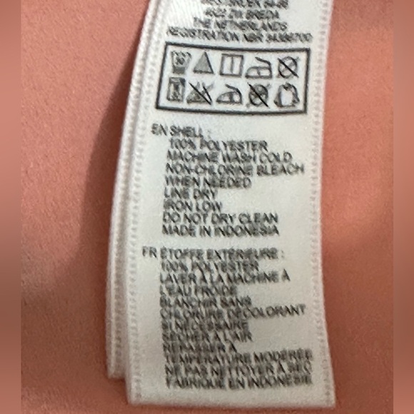 Forever 21 sz med in a peach shade with black accents. A touch of a vintage look - Picture 11 of 12